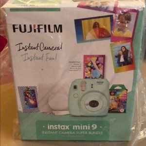 Fujifilm instax mini 9 Instant Film Camera Bundle